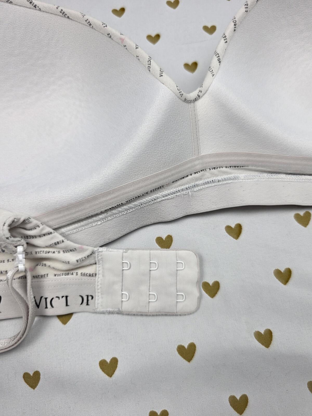 Victorias Secret T shirt lightly lined wireless logo bra 32C
