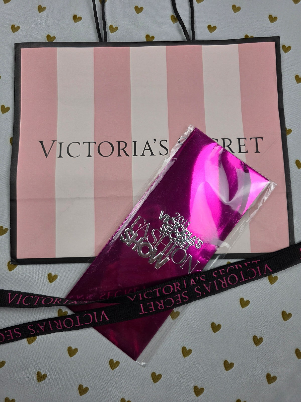 Victoria's Secret 2011 Fashion Show VIP Invitation Ticket SET Lanyard Rare