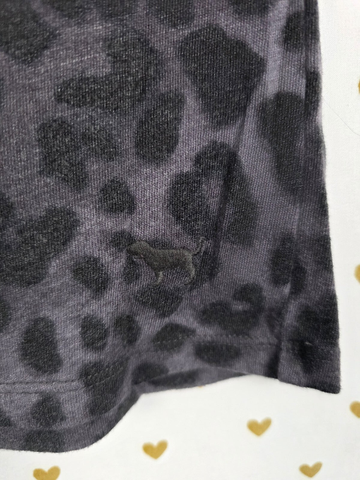 Victorias Secret PINK V neck Grey Cheetah Leopard Tee Shirt XS