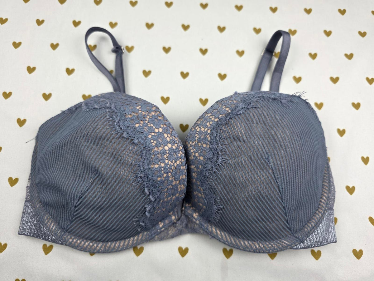 Victorias Secret BOMBSHELL add 2 sizes Plunge Bra 32D Lace Accent GREY Sexy
