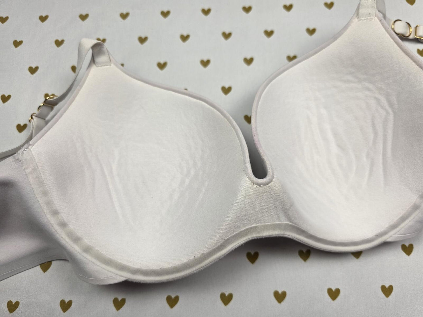 Victorias Secret White Wireless INCREDIBLE Bra Perfect Shape 34D