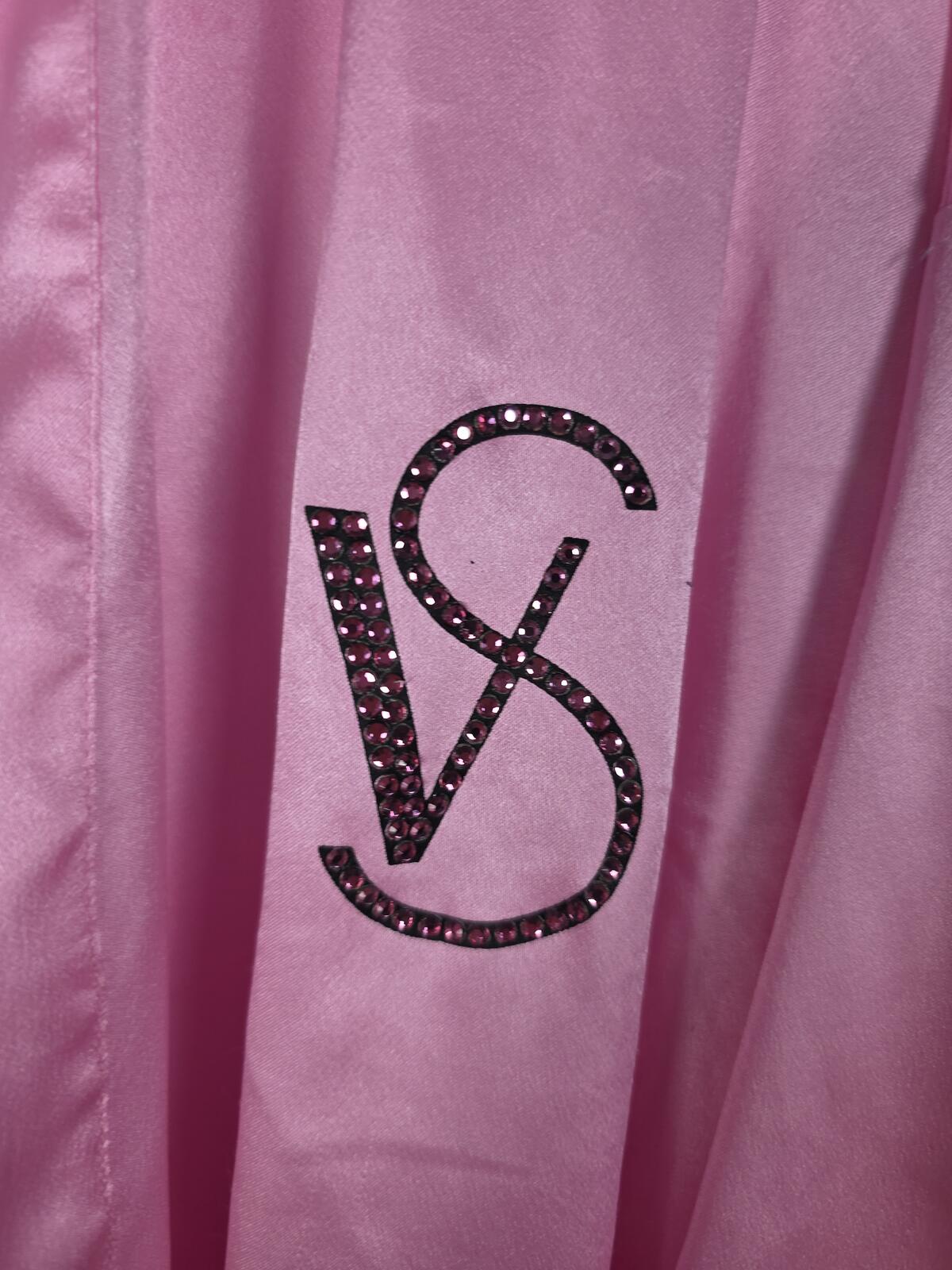 Victorias Secret RARE HTF Bling 2010 NYC New York Fashion Show Satin ROBE