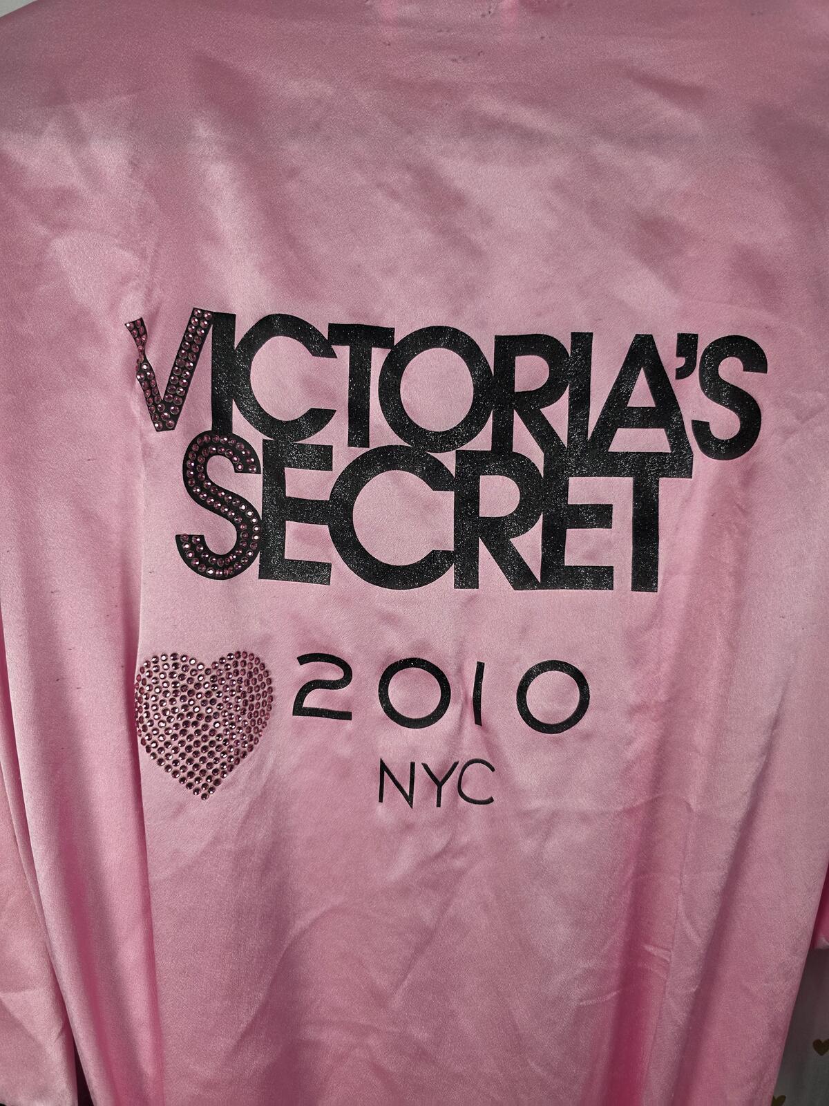 Victorias Secret RARE HTF Bling 2010 NYC New York Fashion Show Satin ROBE