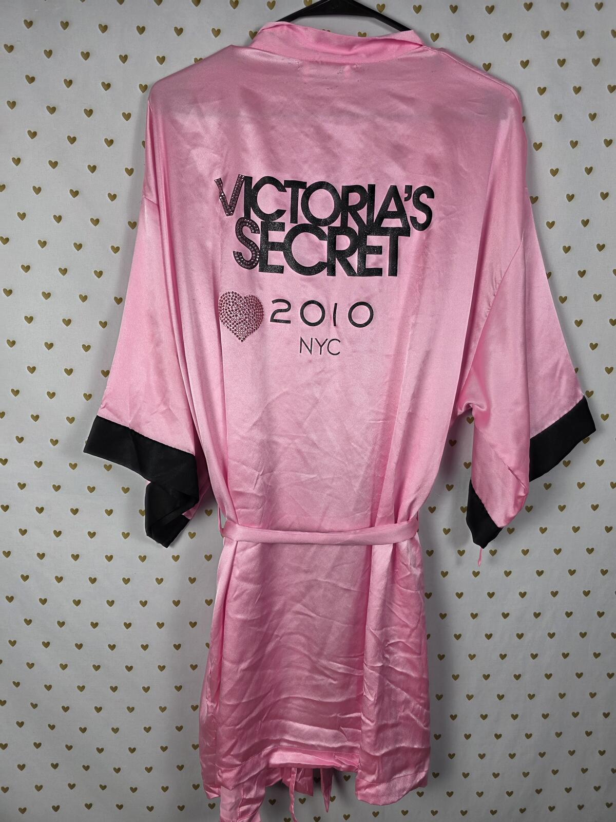 Victorias Secret RARE HTF Bling 2010 NYC New York Fashion Show Satin ROBE