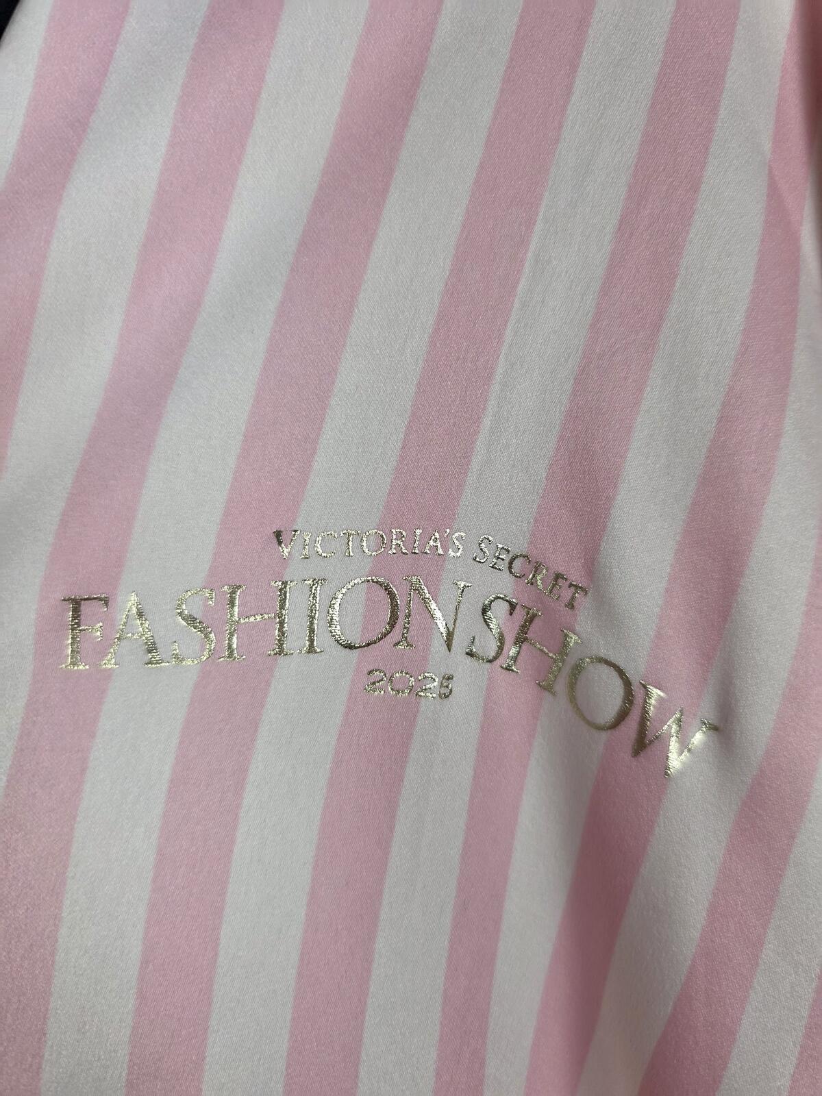 Victorias Secret Satin Silky Limited Edition Fashion Show 2025 Wings ROBE Med L