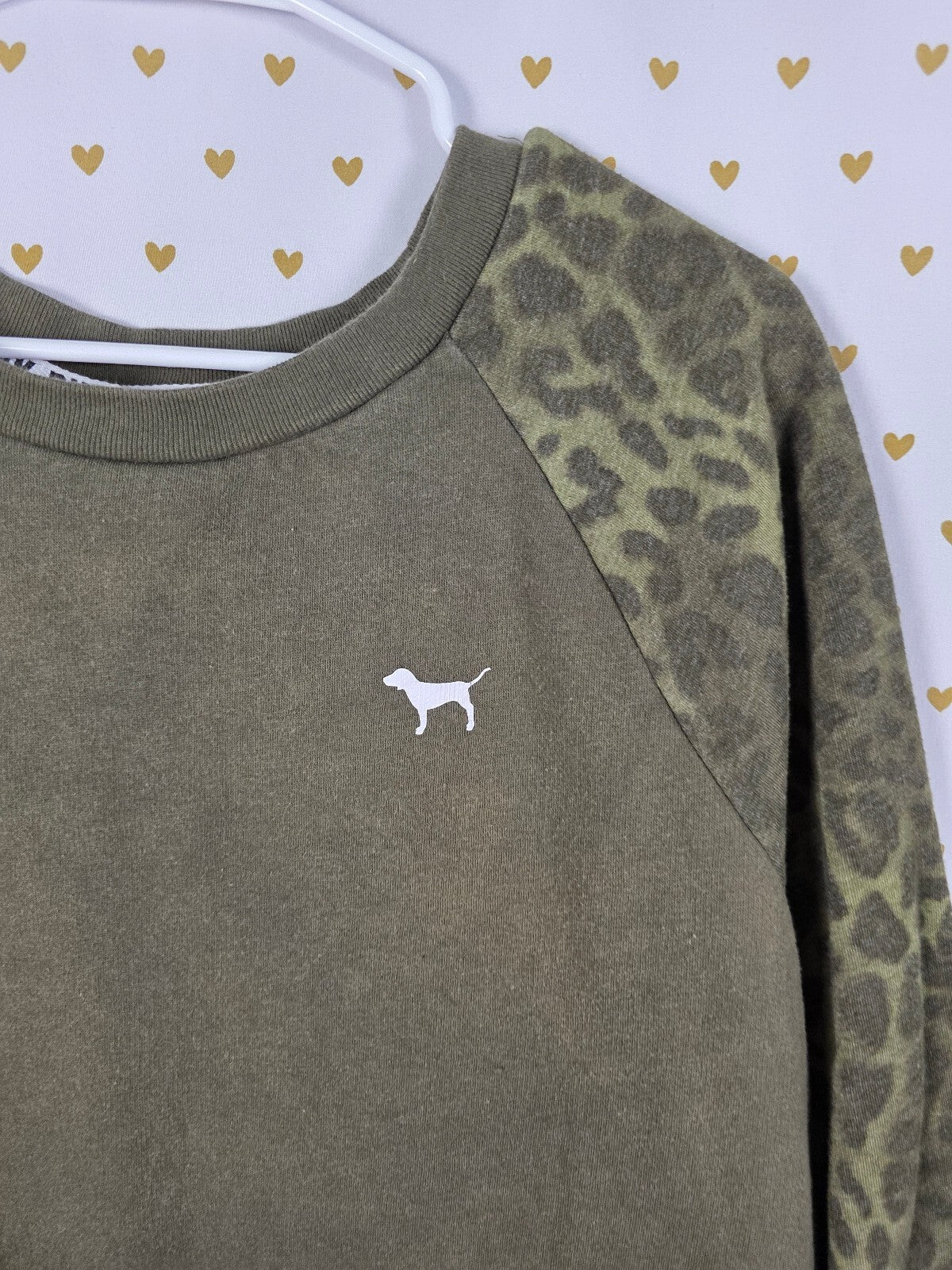 Victorias Secret Pink Green Cheetah Leopard Logo Raglan Sweater Shirt SMALL