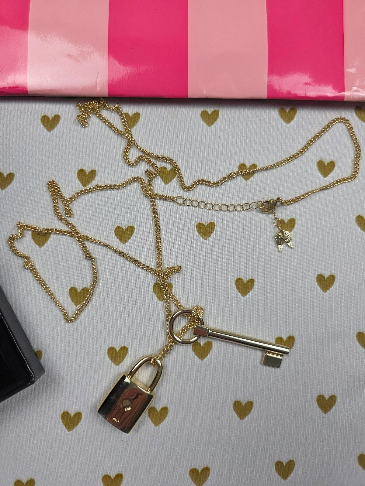 Victoria's Secret Scandalous Lock Key Necklace Gold Limited Edition Box