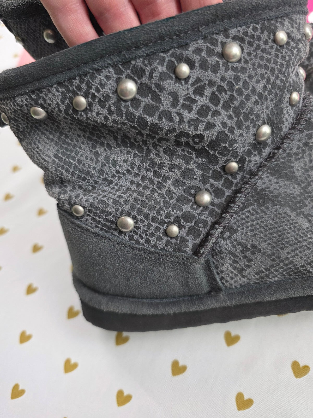 VS PINK Snakeskin Studded Faux Fur Mukluk Slipper Boots Black S 5 6 Rare