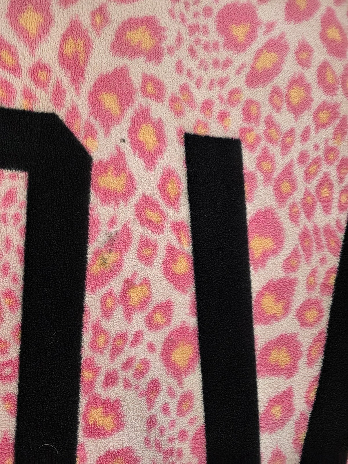 Victoria’s Secret PINK Ultra RARE HTF PINK CHEETAH STADIUM BLANKET 2013