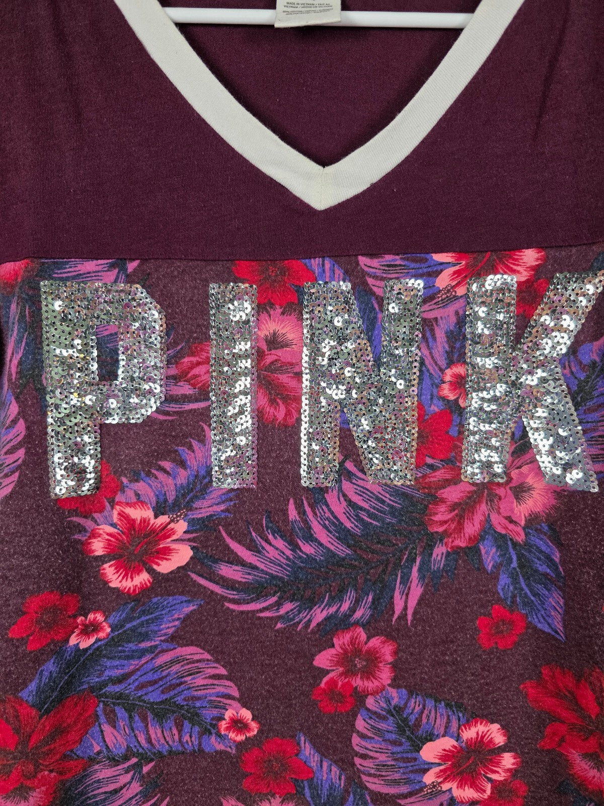 Victorias Secret PINK Hibiscus BLING Logo V neck Tee shirt SMALL