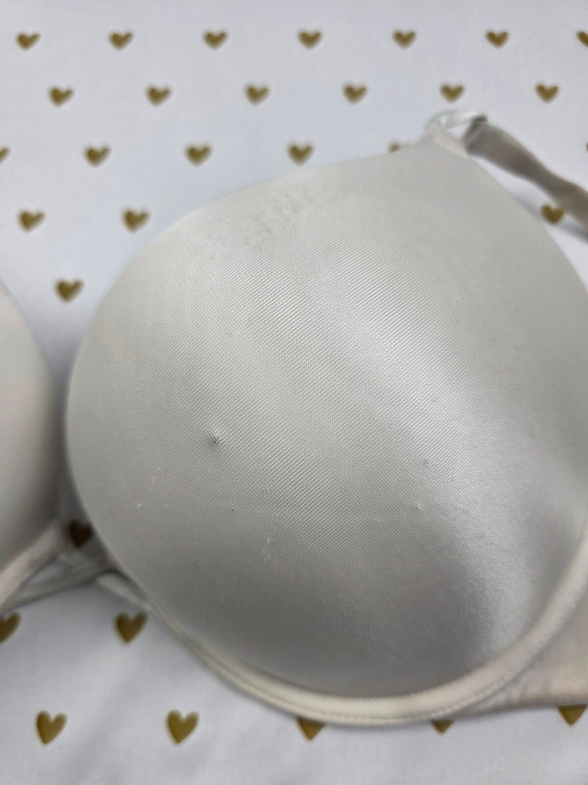 Victorias Secret White BOMBSHELL Push Up Add 2 Sizes Bra 38C Plunge
