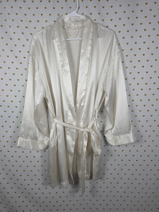 Victorias Secret Vintage Heart label White One Size Fits all Satin Silky Robe