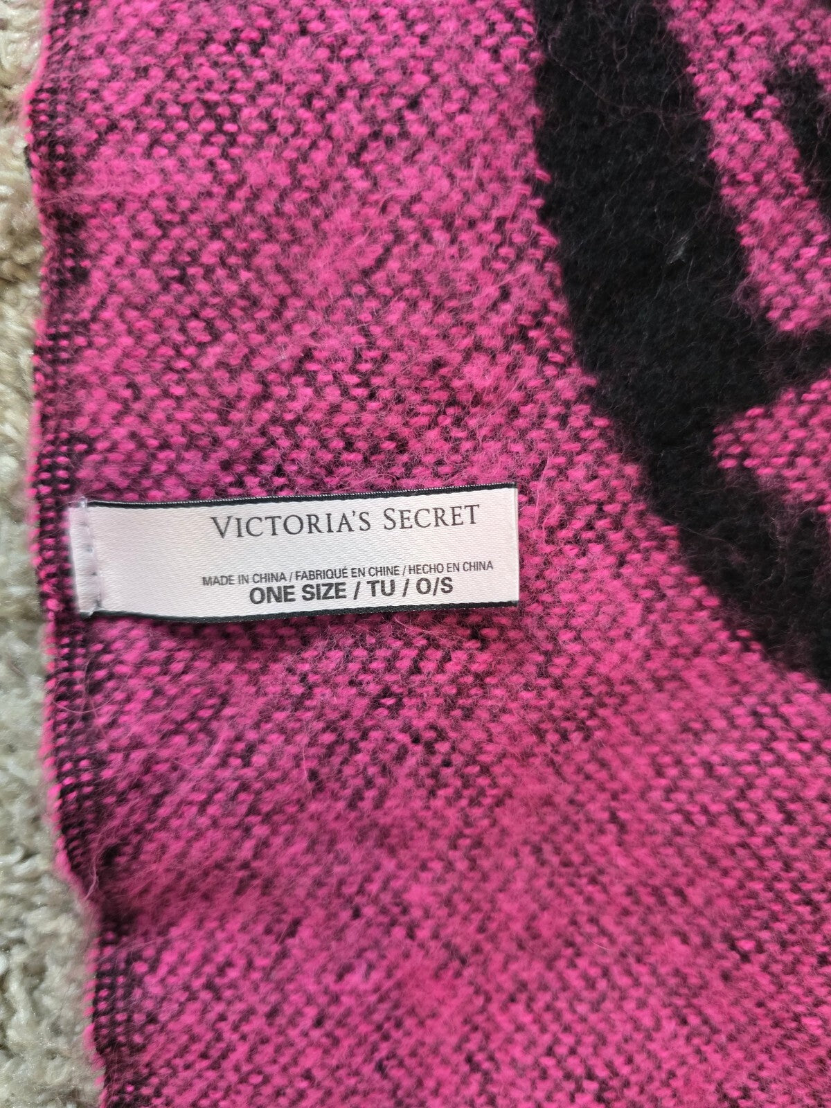 Victoria Secret LOVE VICTORIA Throw Blanket Fringe 50”X60” Pink & Black Hearts