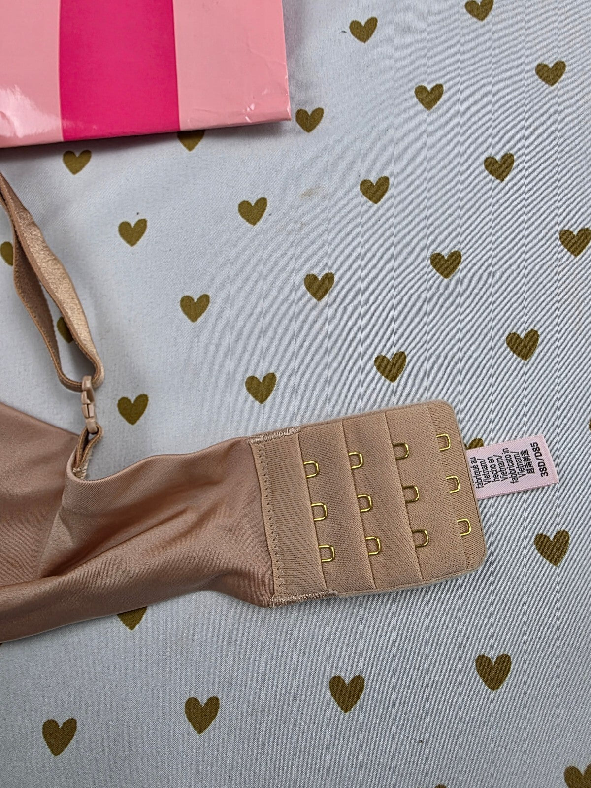 Victorias Secret Bombshell Add 2 Sizes Push Up Bra Beige Plunge 38D
