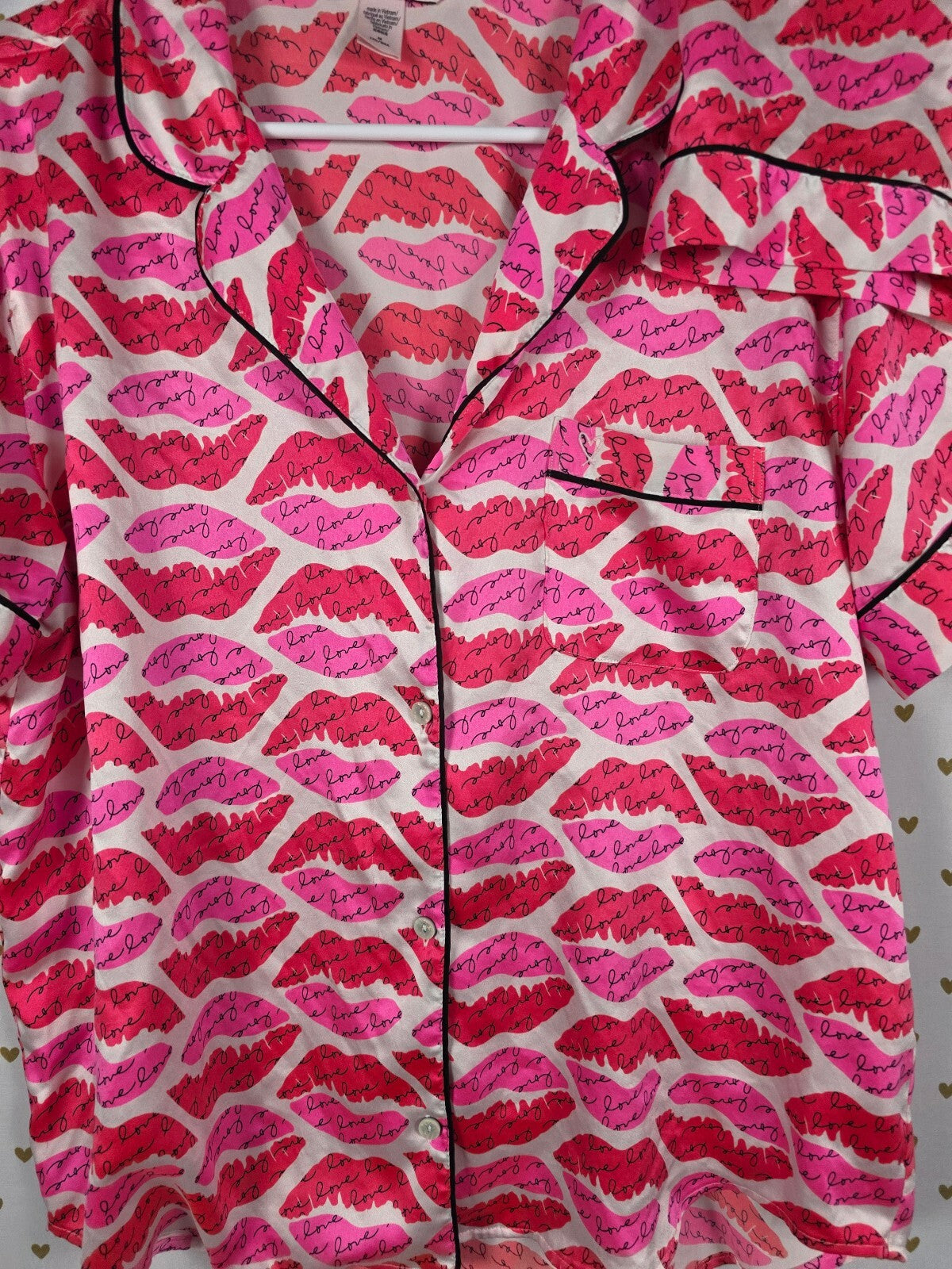 Victorias Secret Sleep SET 2pc Outfit Pajama Satin Lips Shirt Shorts Medium