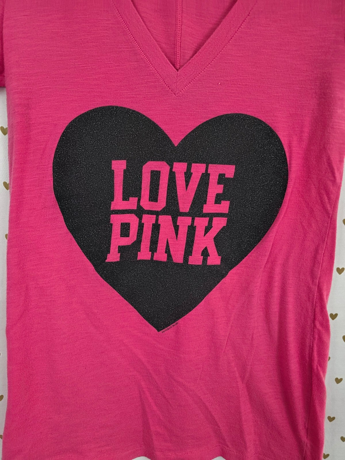 Victorias Secret PINK Vintage Glitter Heart Logo Love V neck tee shirt Medium