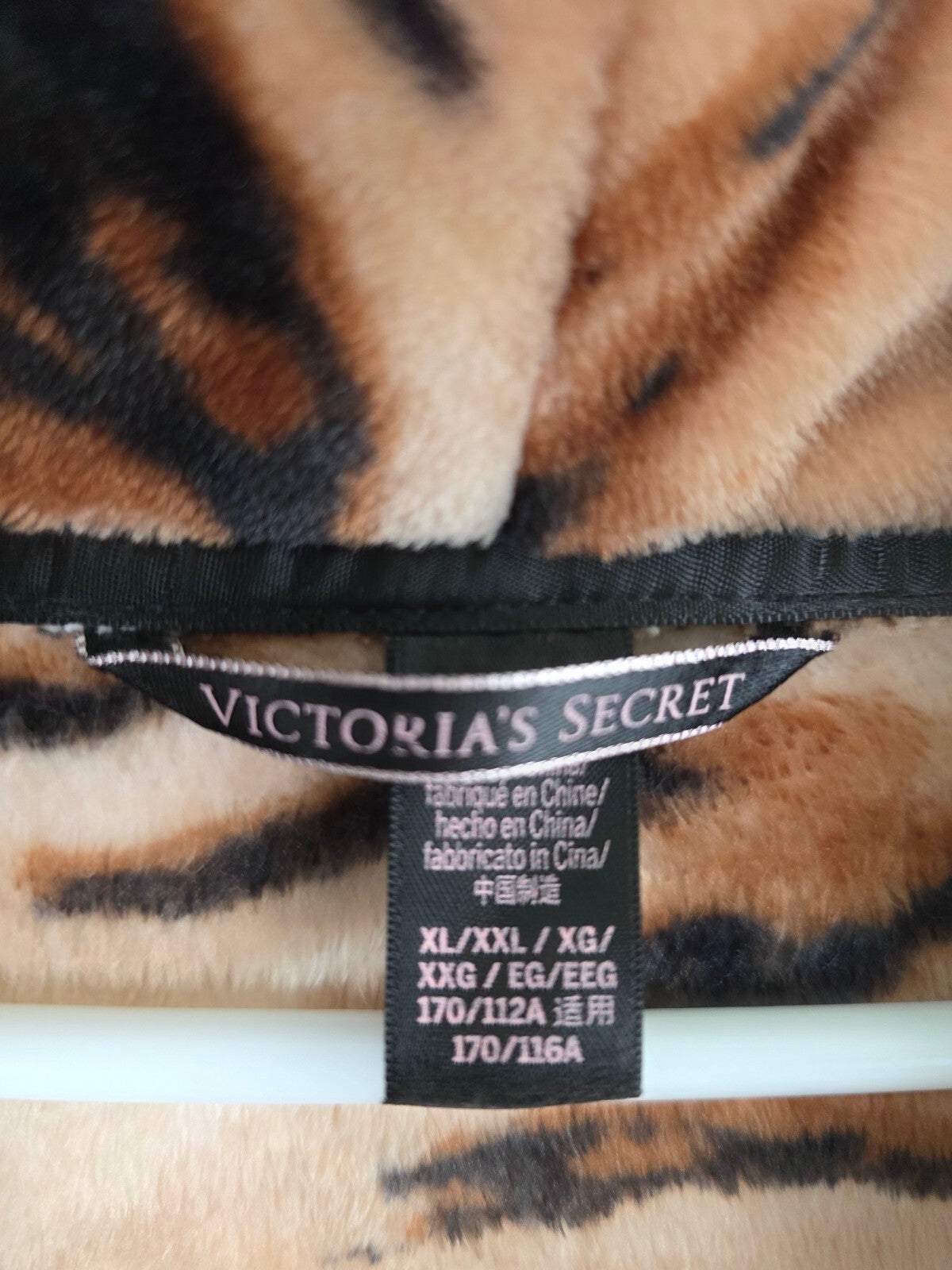 Victoria’s Secret Tiger Print Plush Robe XL XXL Animal Stripe Fleece Belted